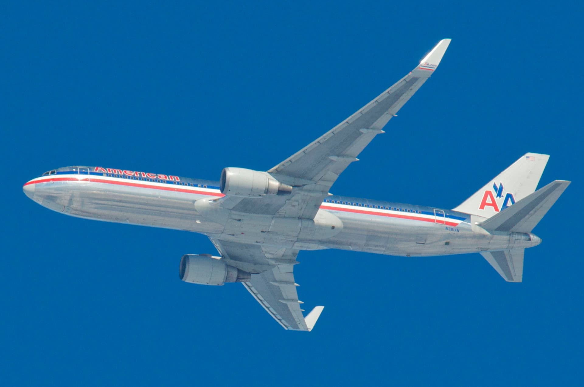 N381AN - Twin-engine aircraft