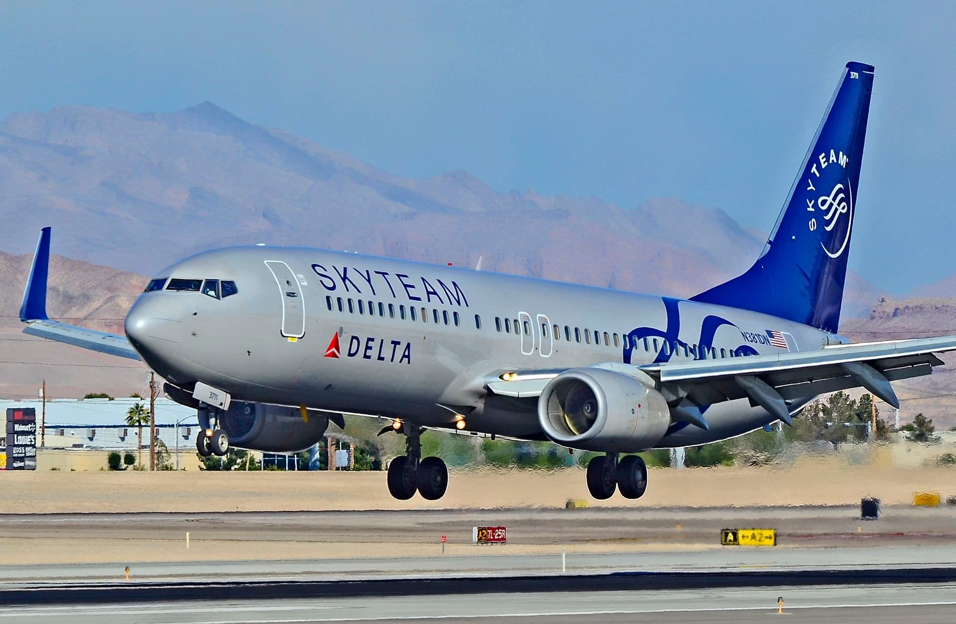 N381DN - Twin-engine aircraft