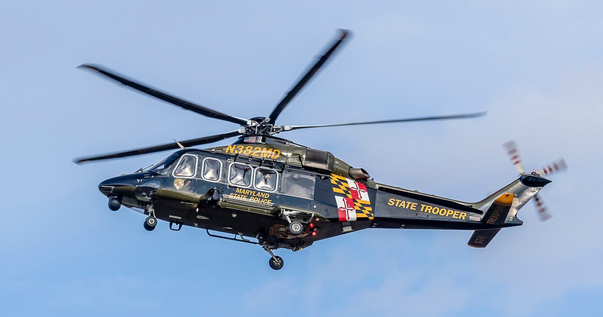 N382MD - Helicopter
