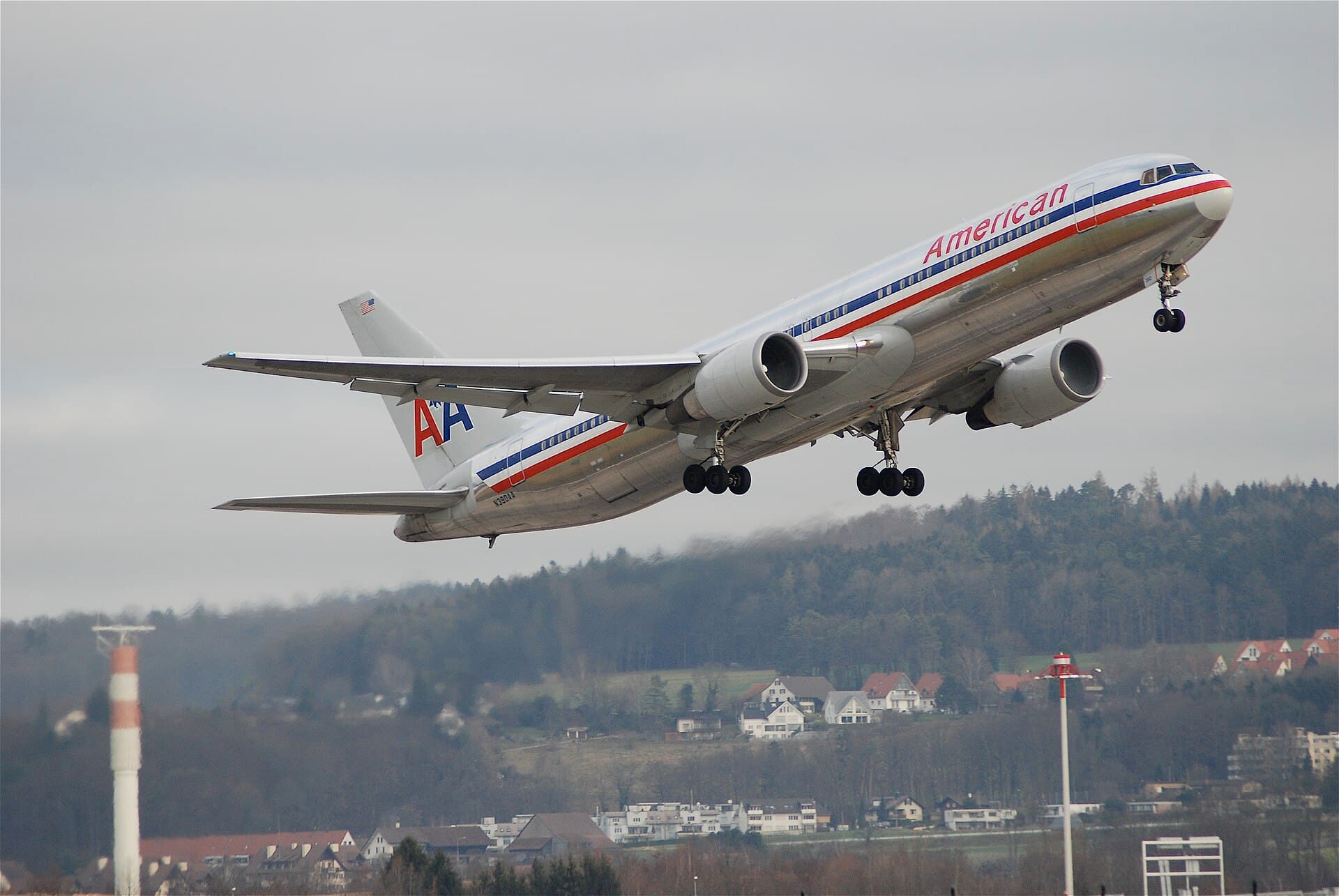 N390AA - Twin-engine aircraft
