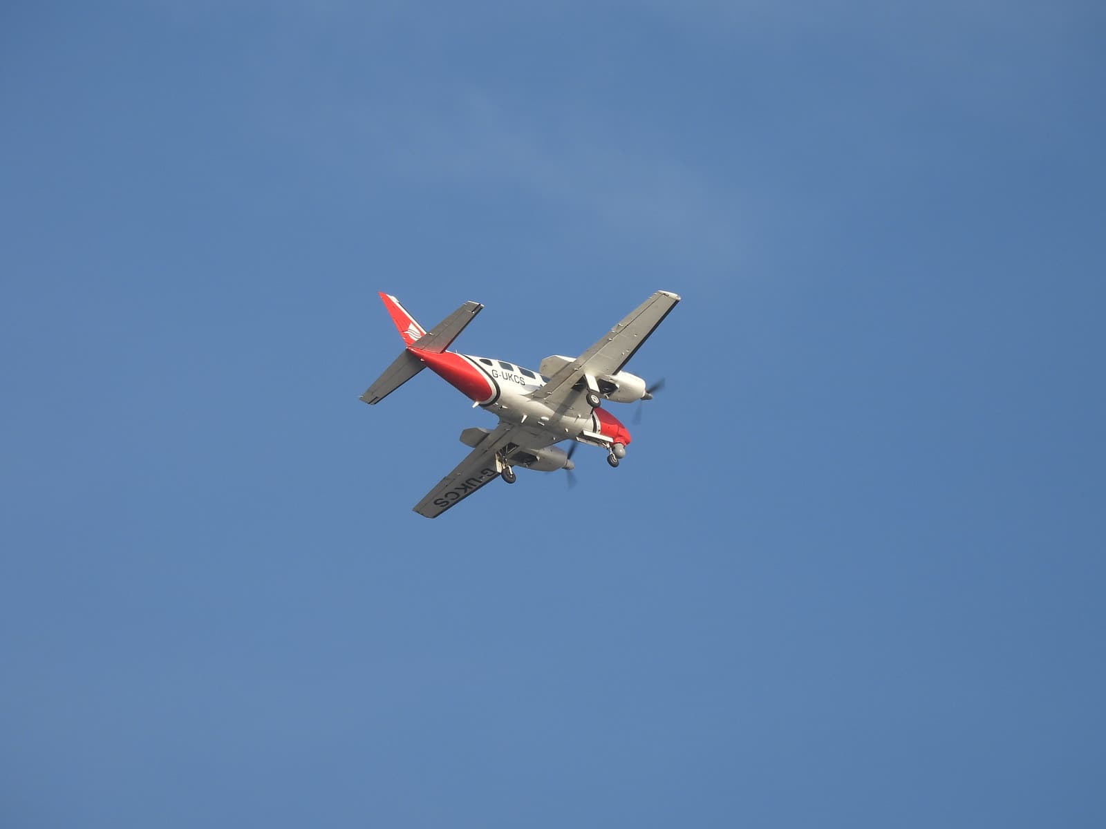 G-UKCS - Twin-engine aircraft