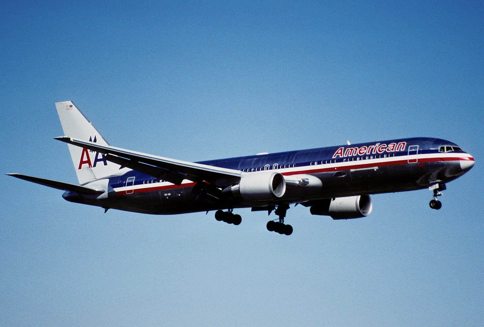 N399AN - Twin-engine aircraft