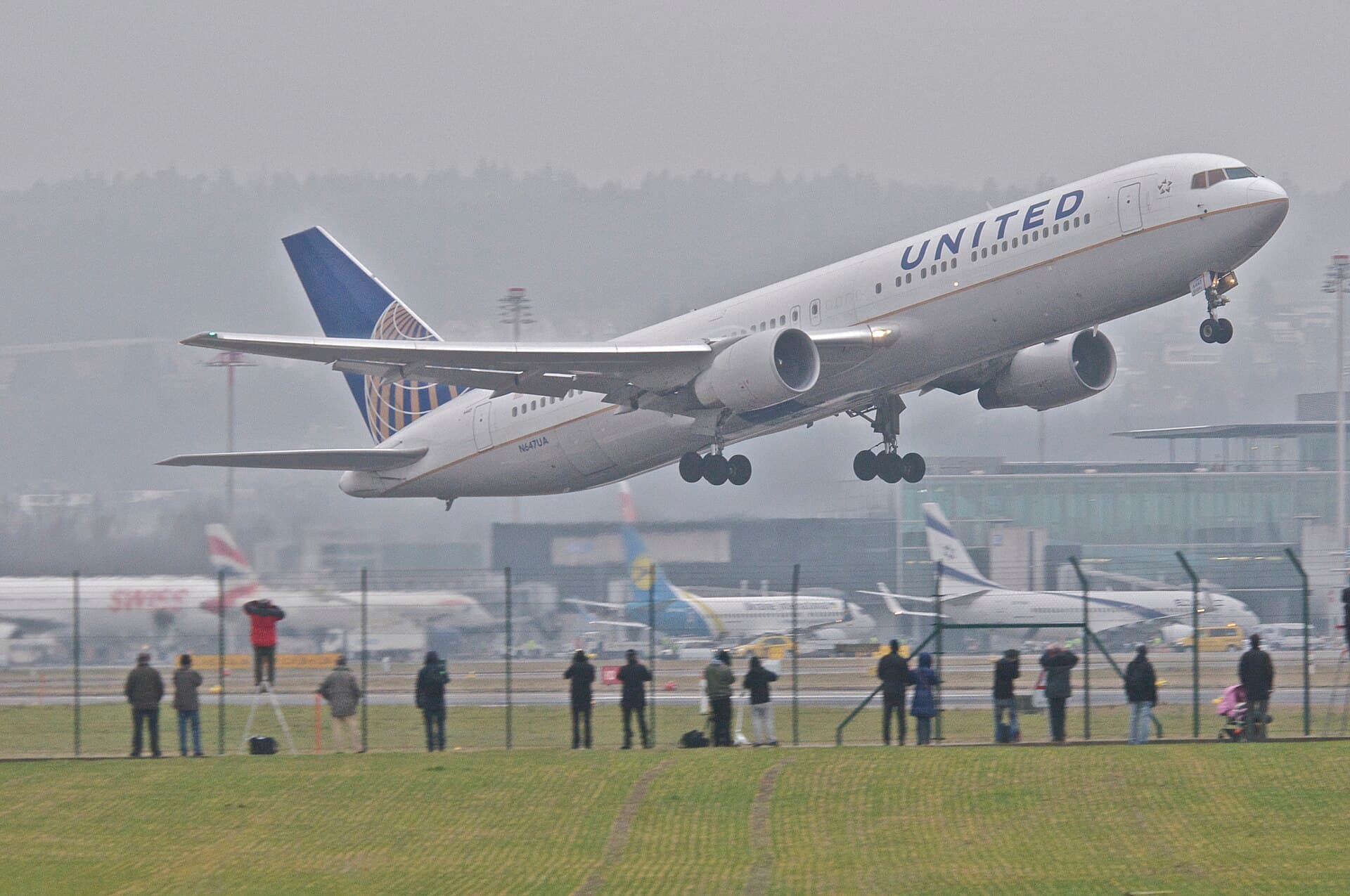 N647UA - Boeing
