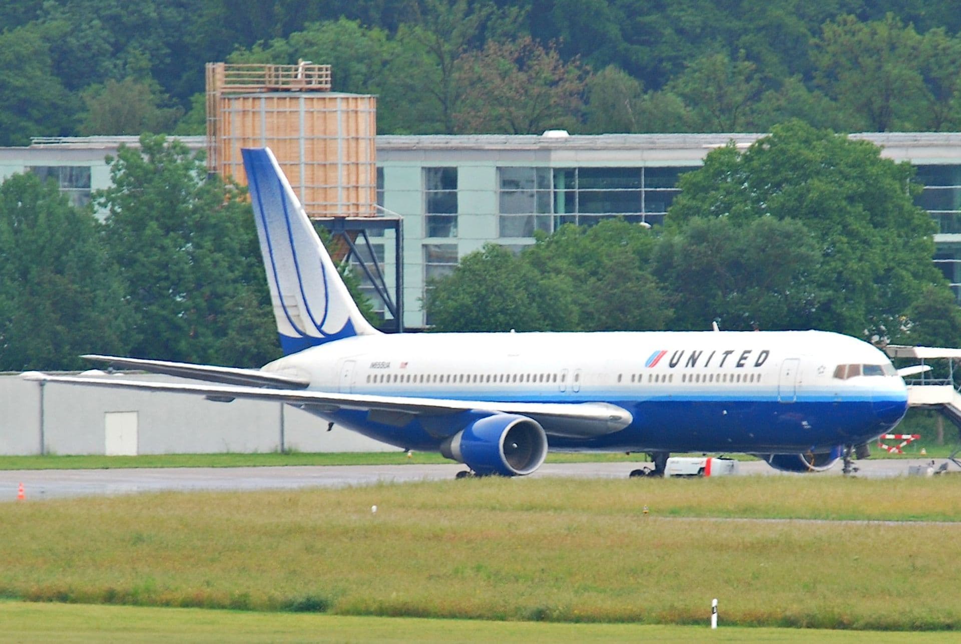 N655UA - Boeing