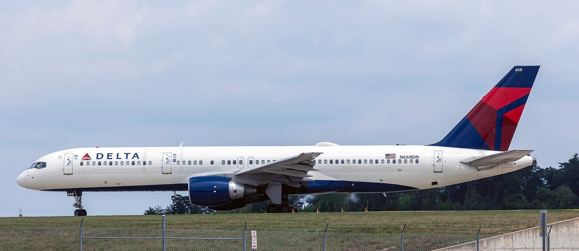 N668DN - Twin-engine aircraft
