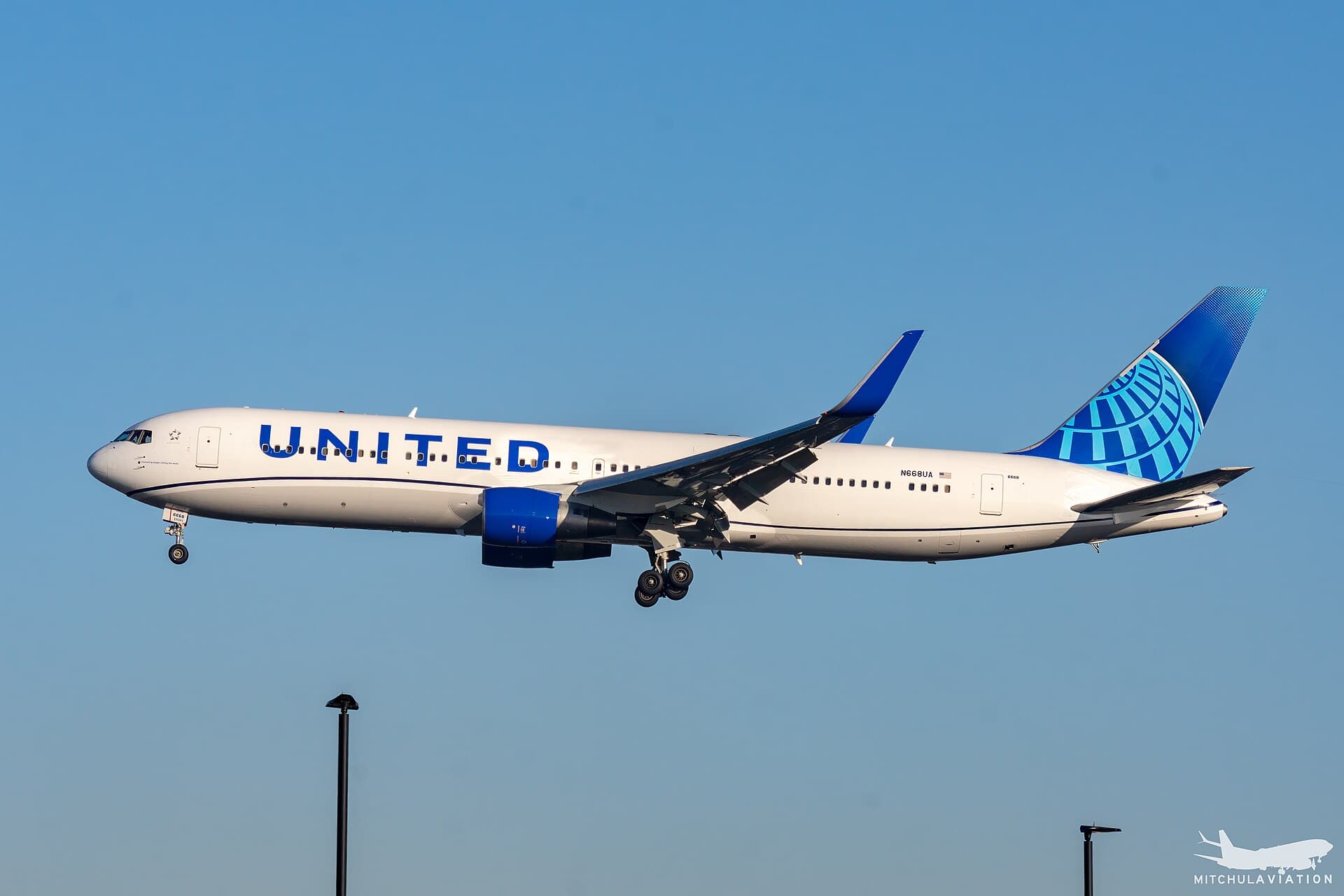 N668UA - Boeing