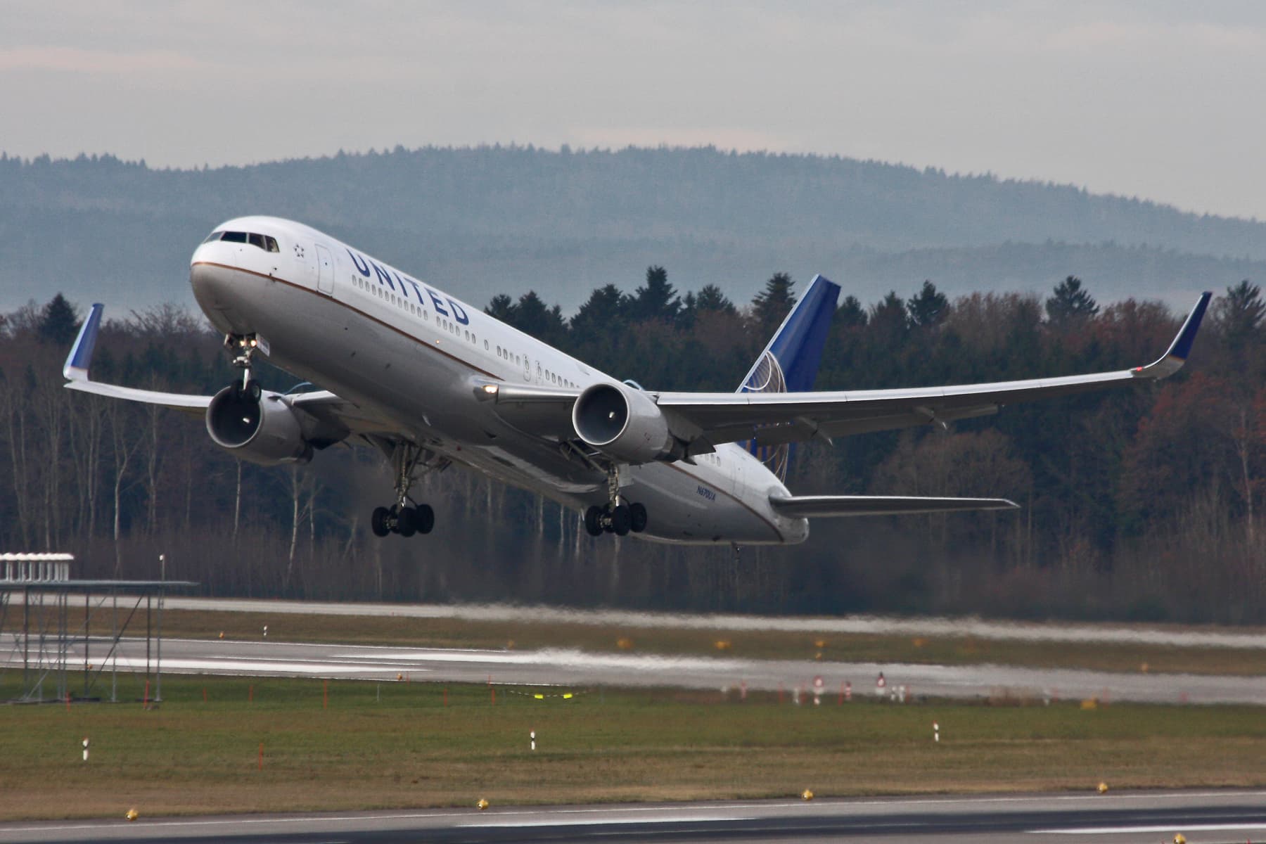 N670UA - Boeing