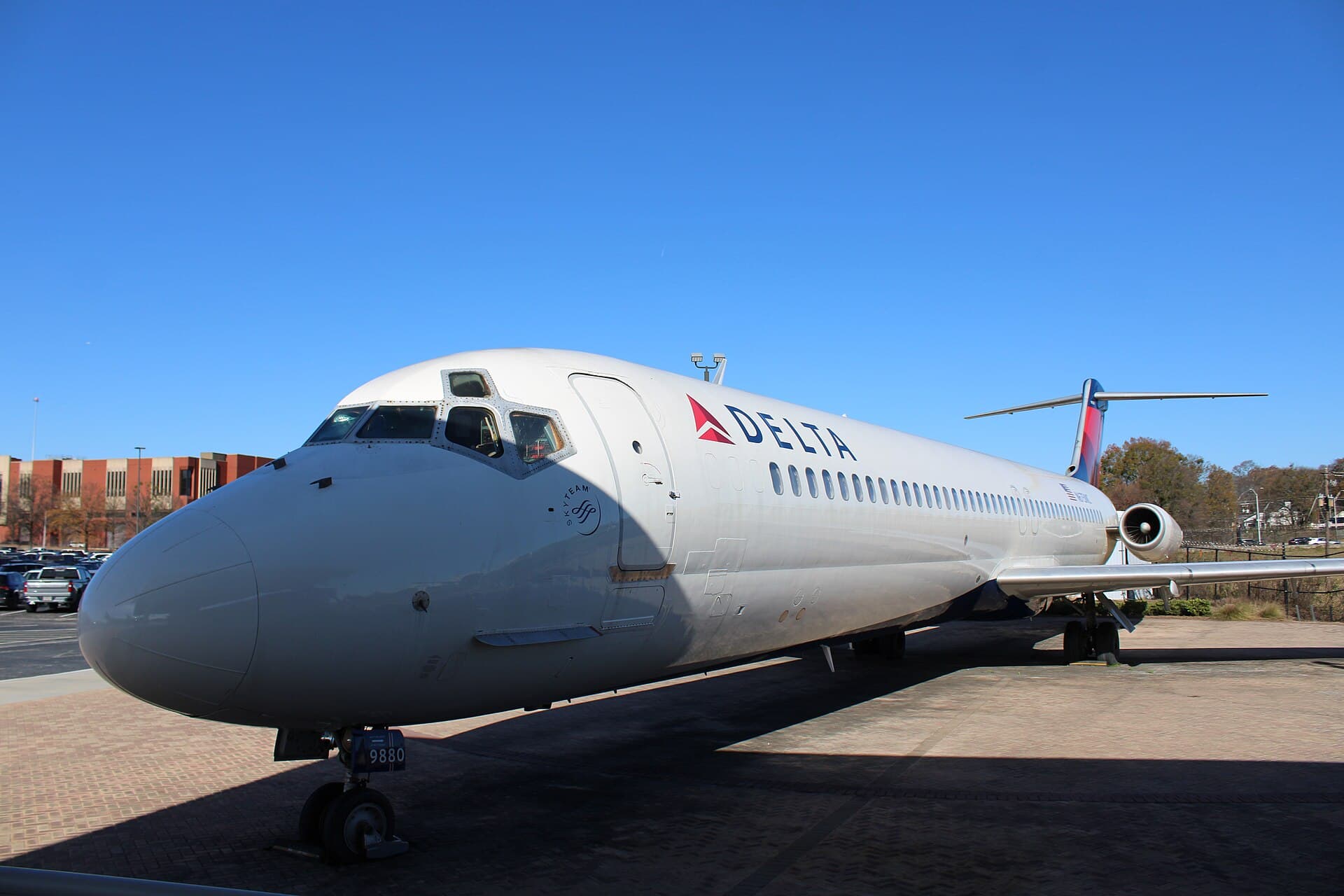 N675MC - Douglas
