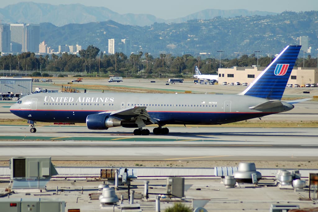 N676UA - Boeing