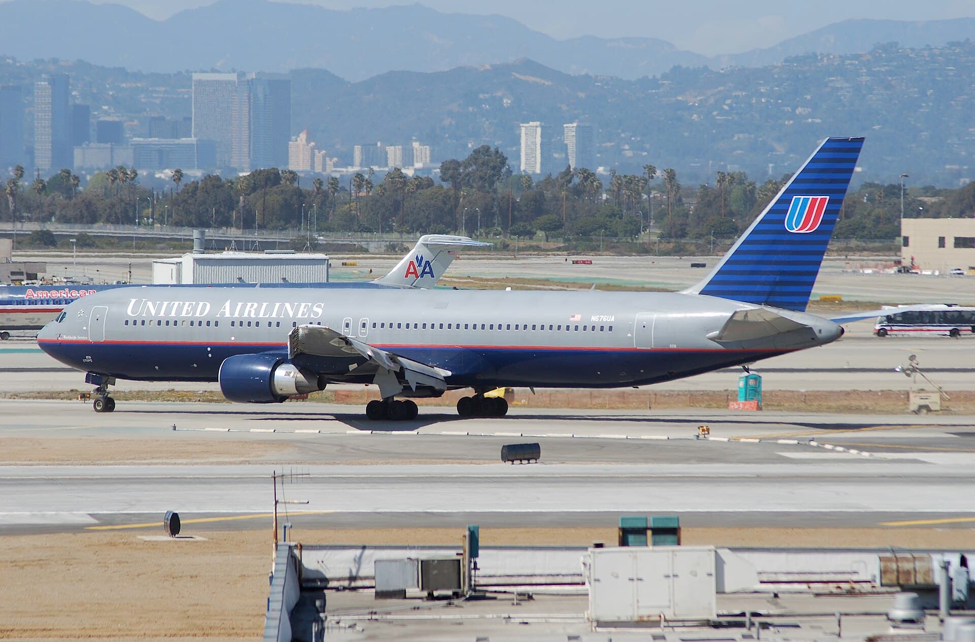 N676UA - Boeing
