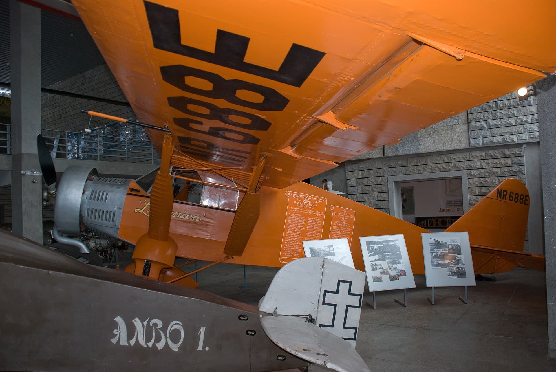 - Single-engine aircraft