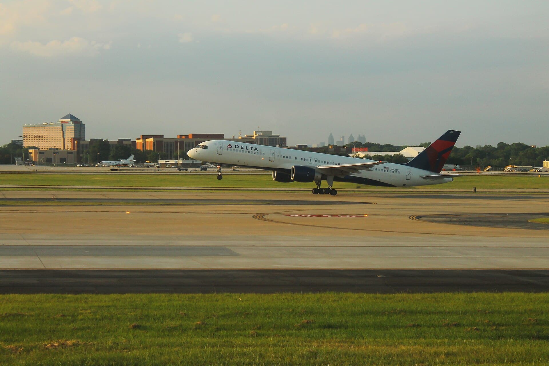 N698DL - Boeing