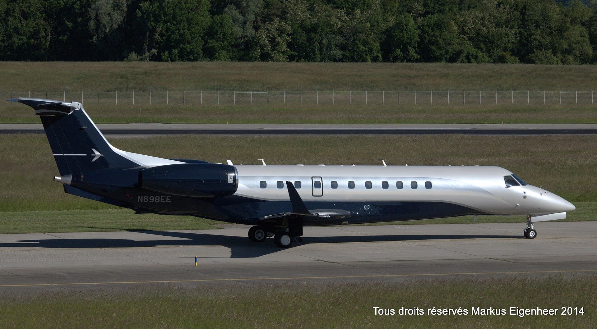 N698EE - Business jet