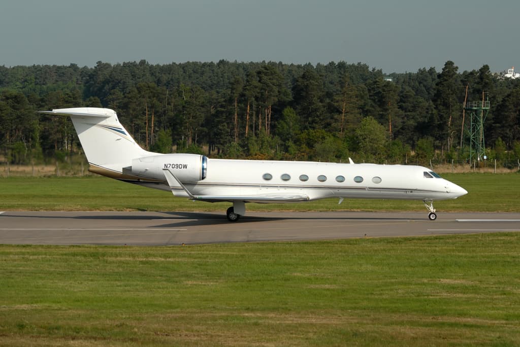 N709DW - Business jet