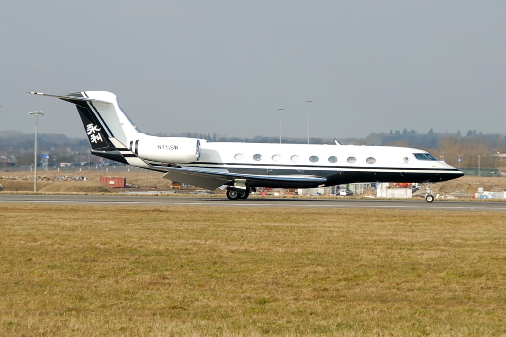 N711SW - Business jet
