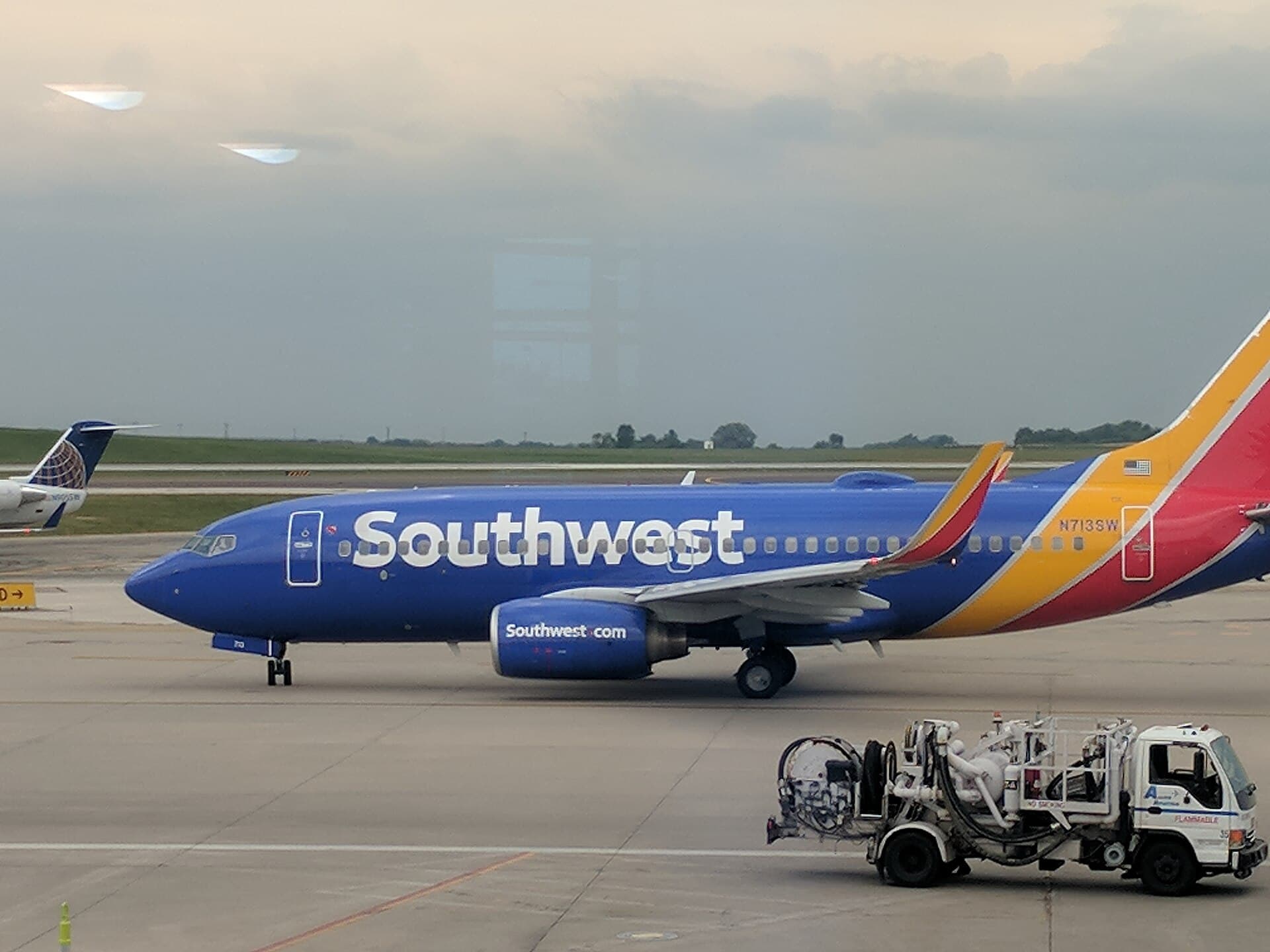 N713SW - Boeing