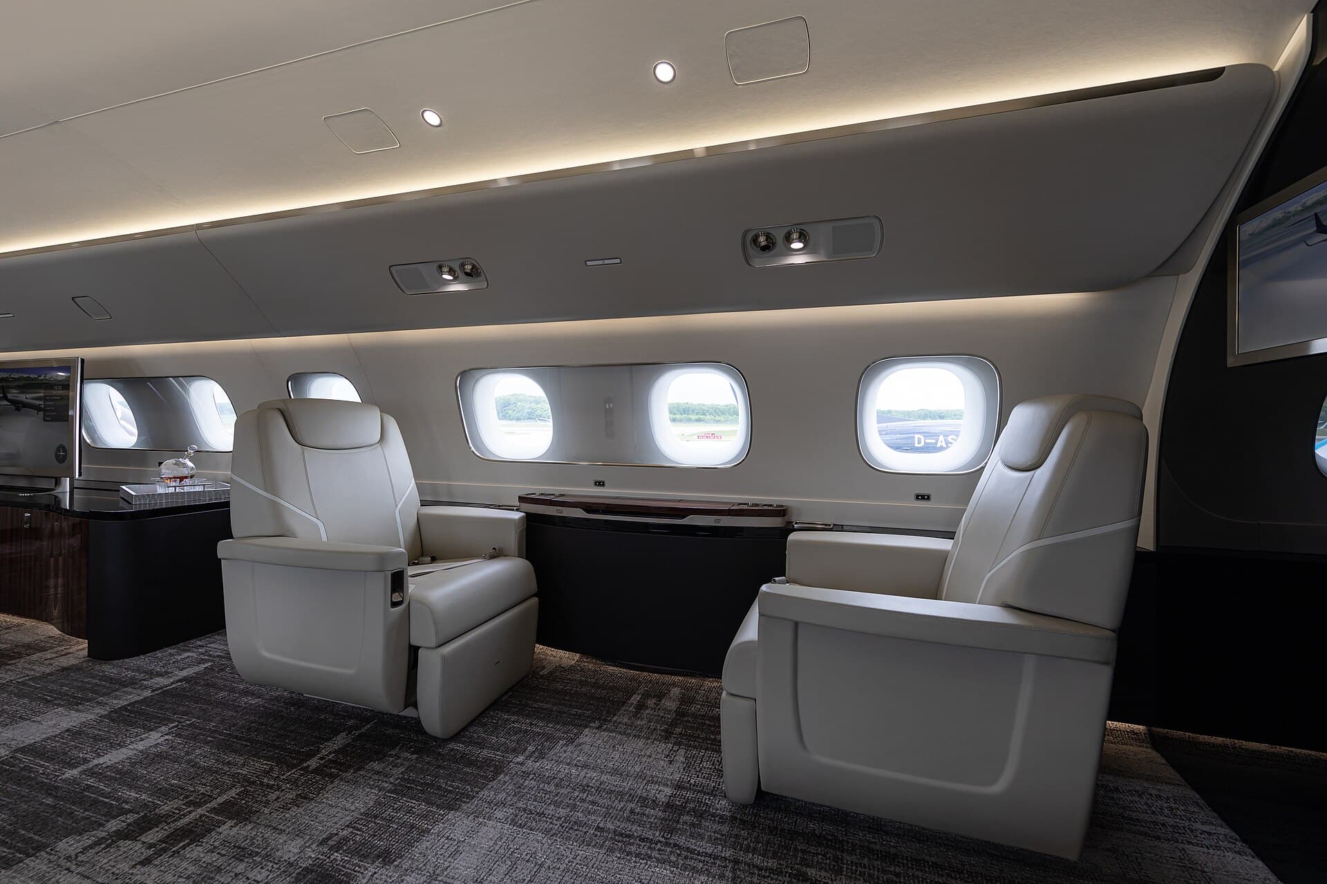 N727EE - Business jet