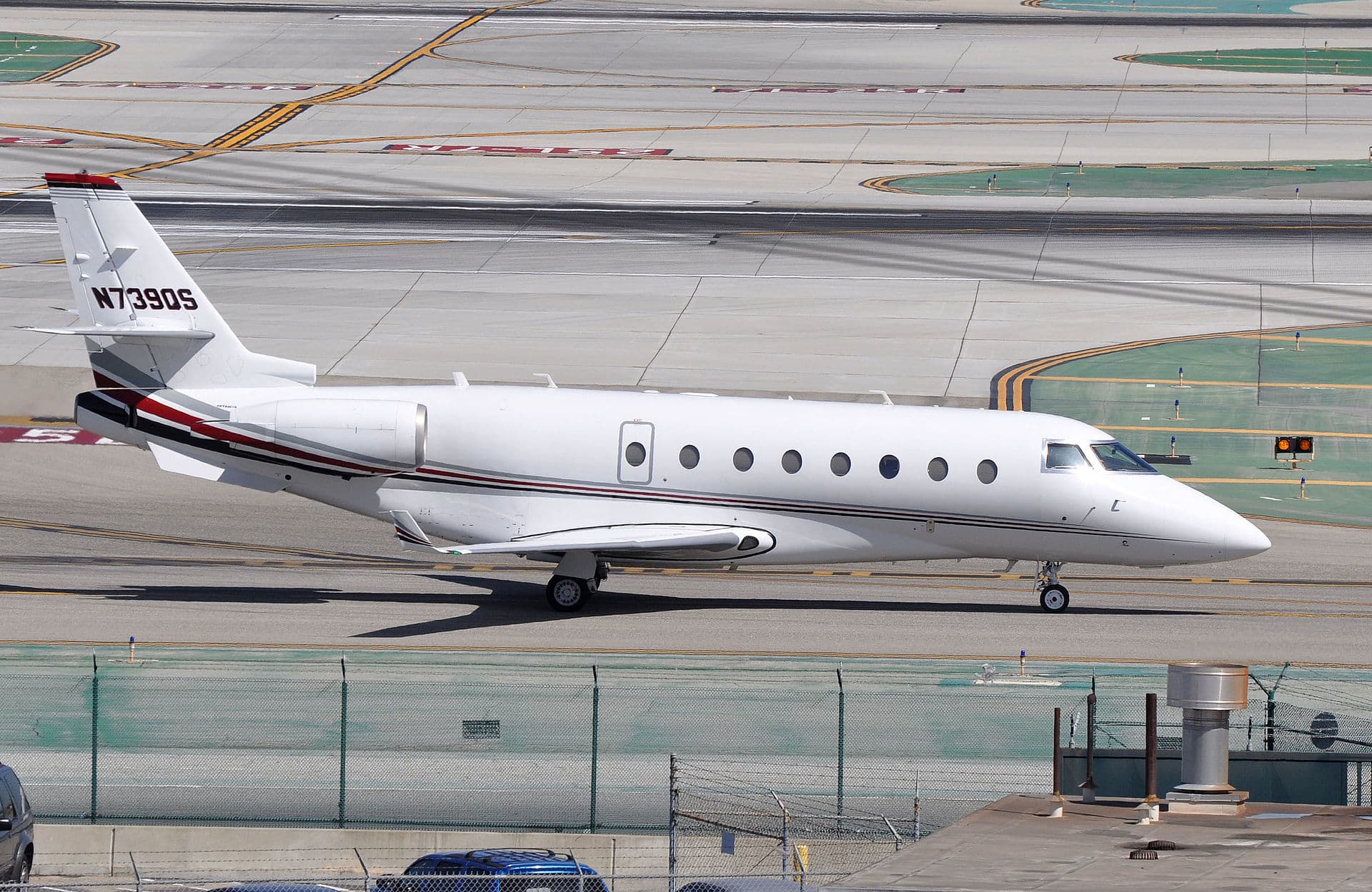 N739QS - Business jet