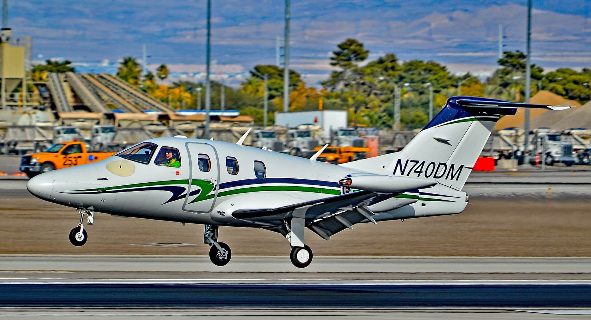 N740DM - Twin-engine aircraft