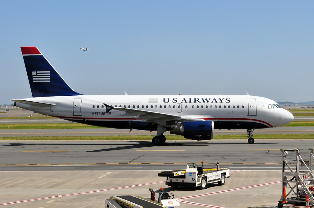 N754UW - Twin-engine aircraft