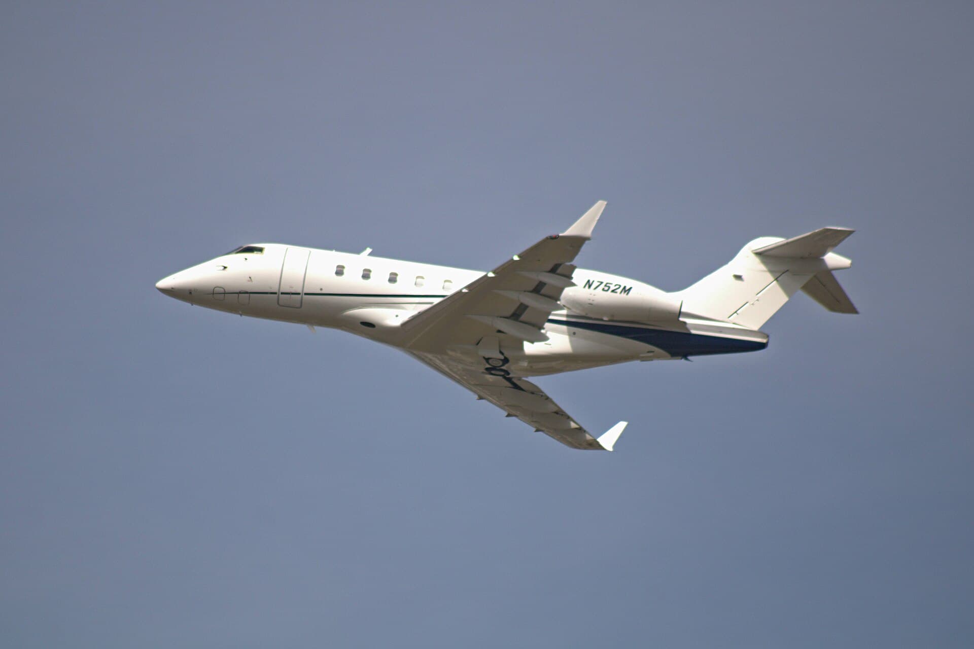 N752M - Bombardier