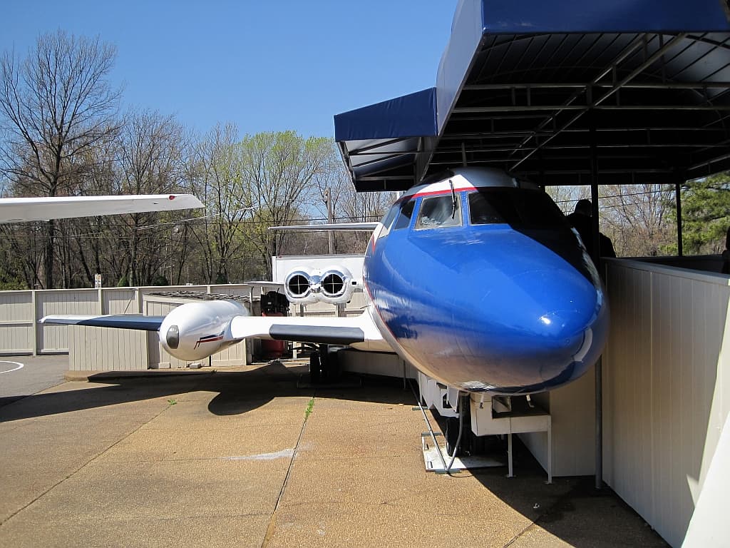 Unidentified — Business jet