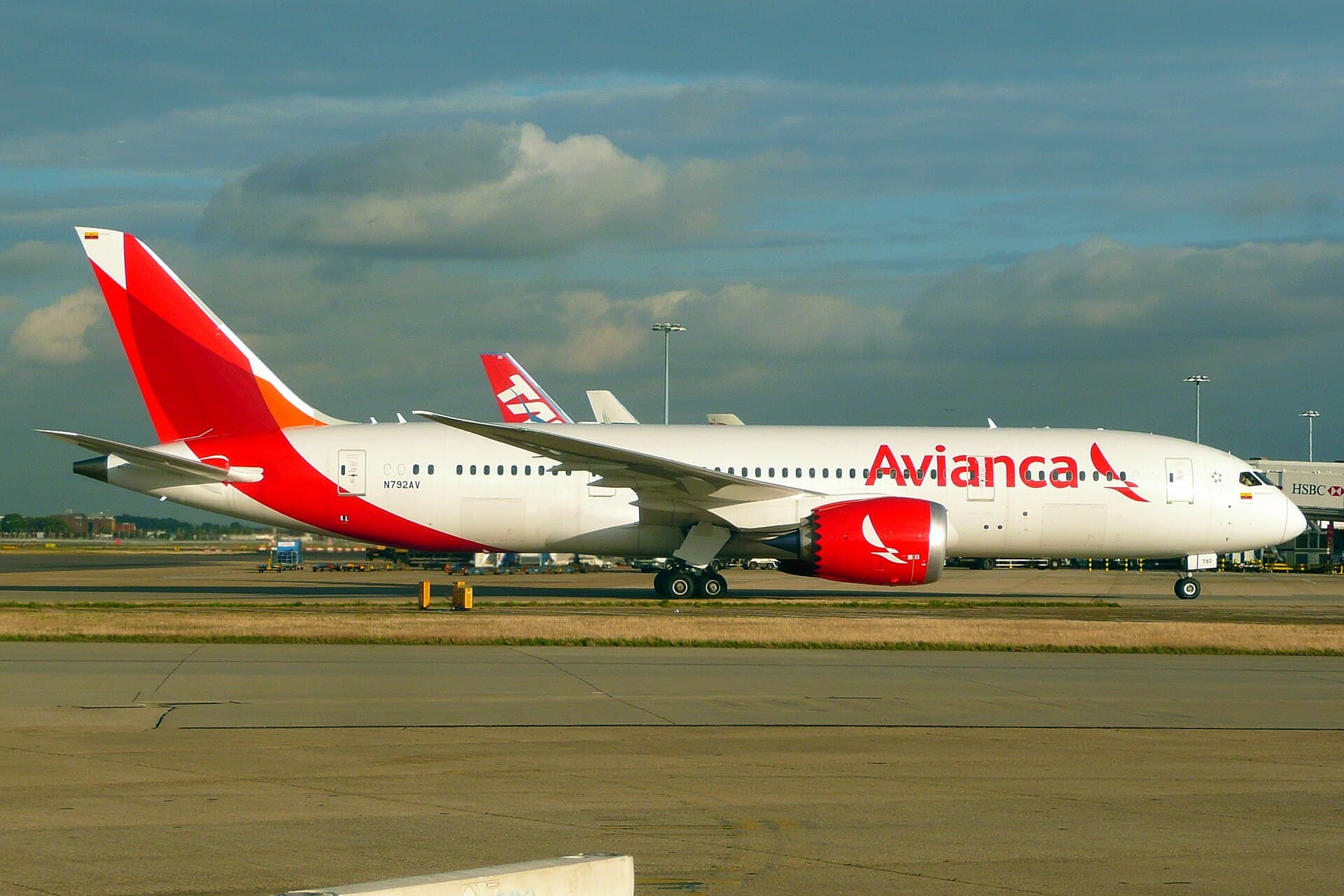 N792AV - Twin-engine aircraft