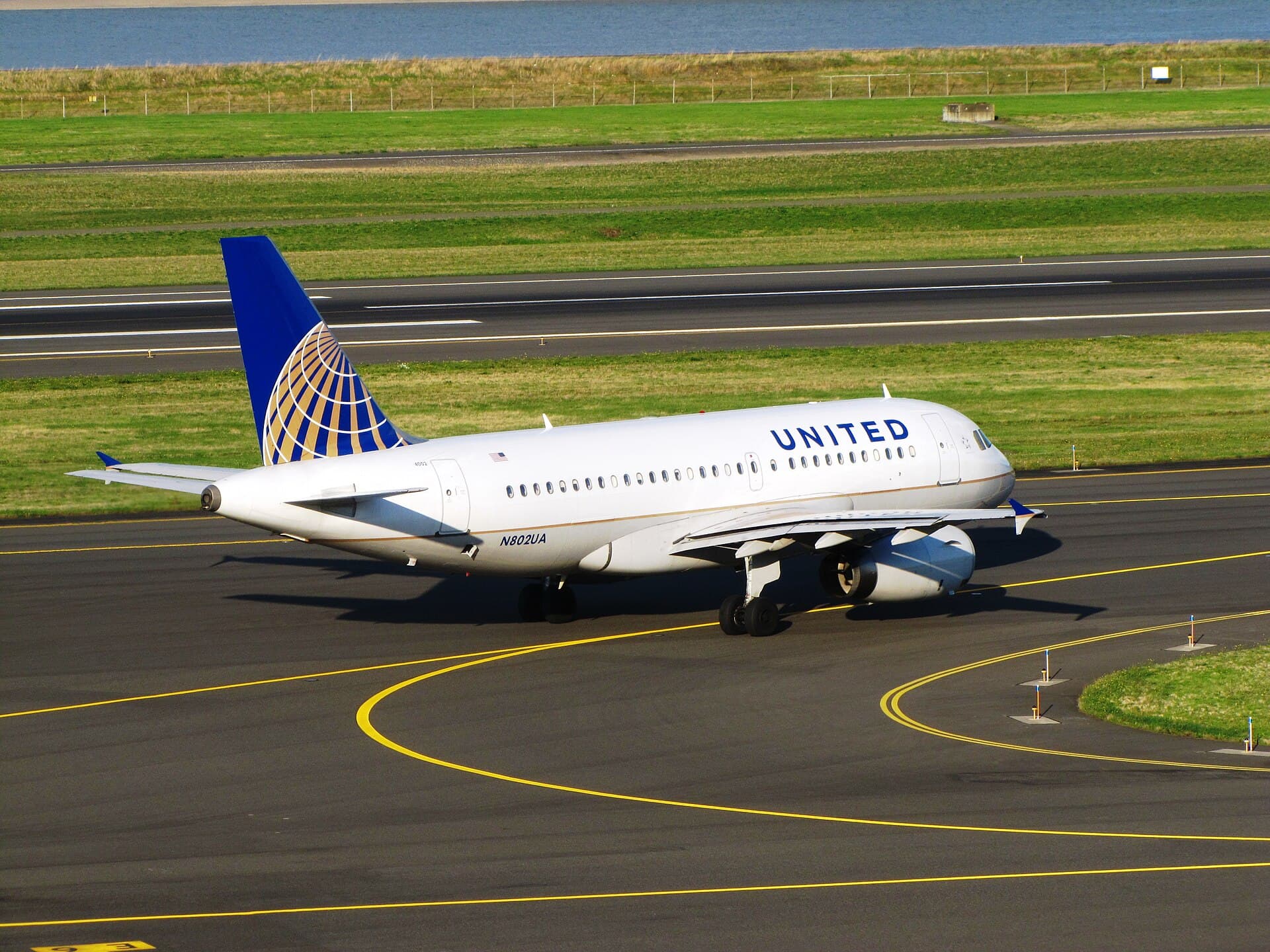 N802UA - Airbus