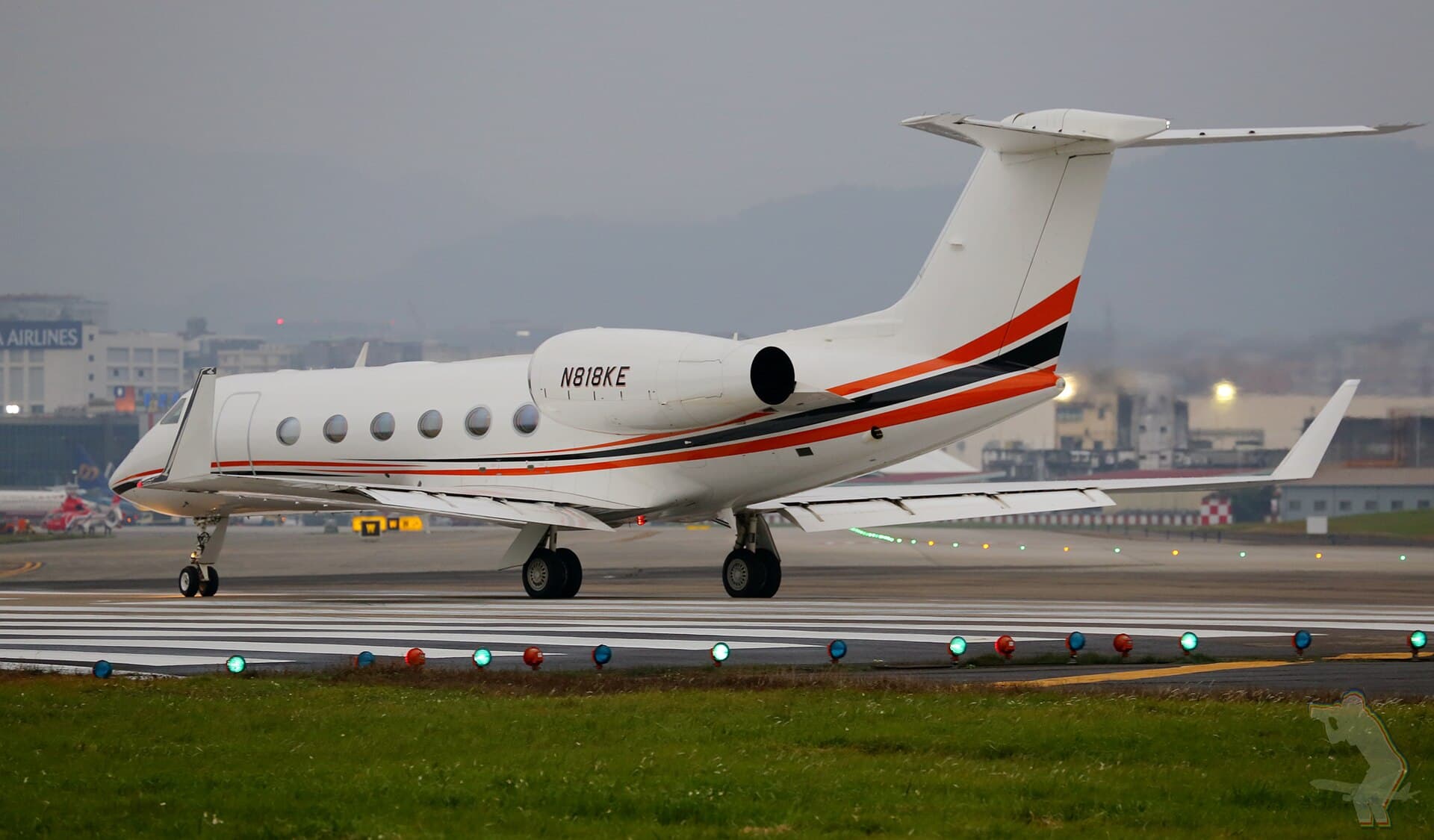 N818KE - Business jet