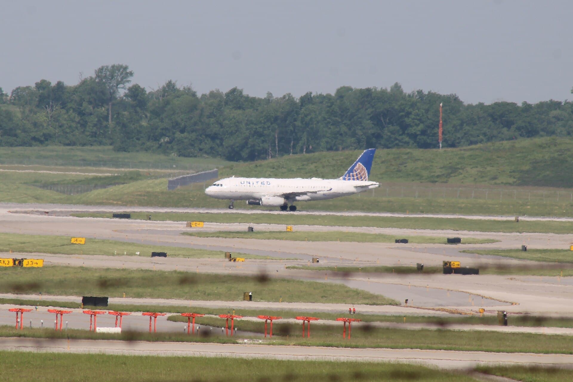 N823UA - Airbus