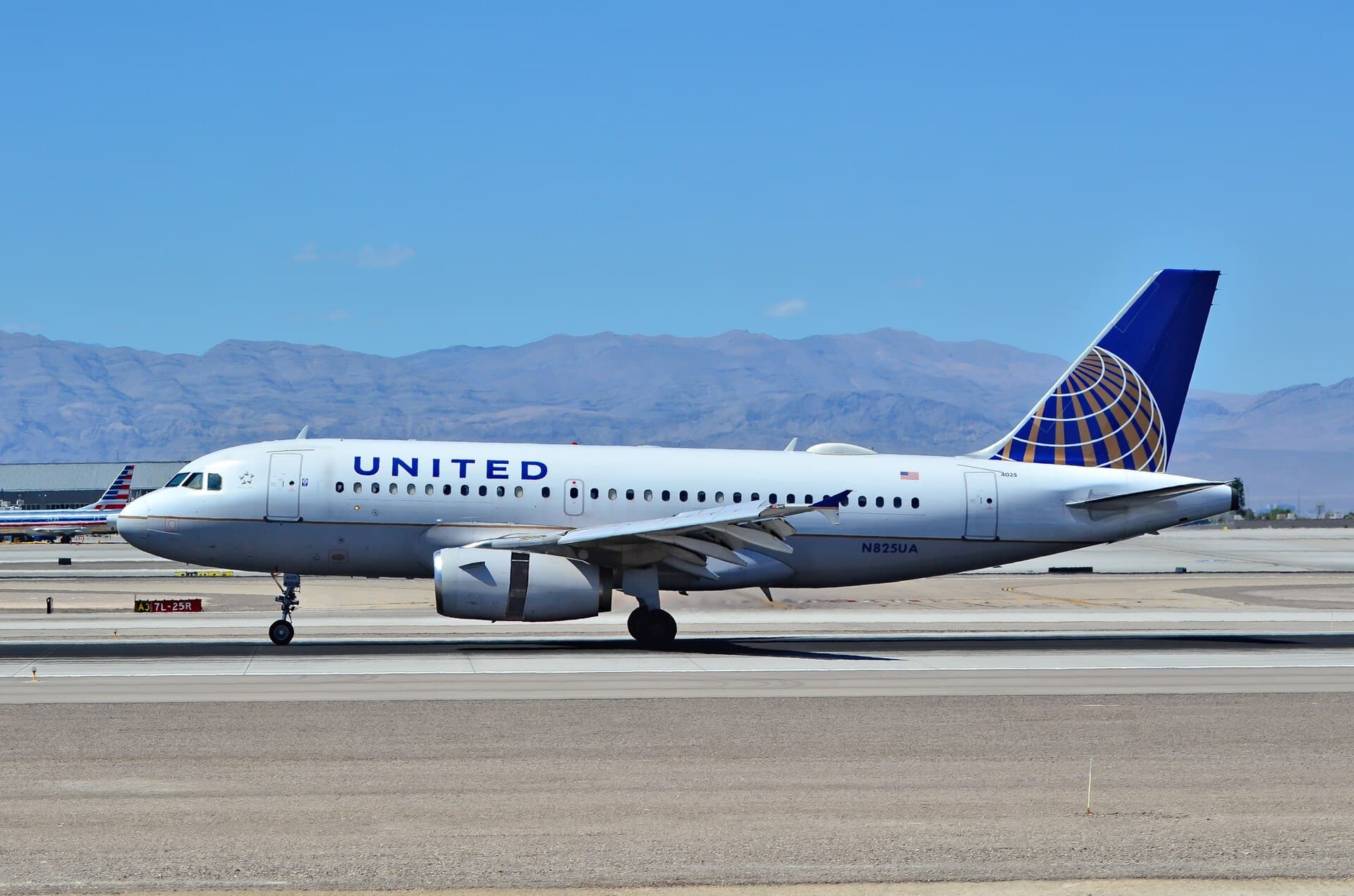 N825UA - Airbus