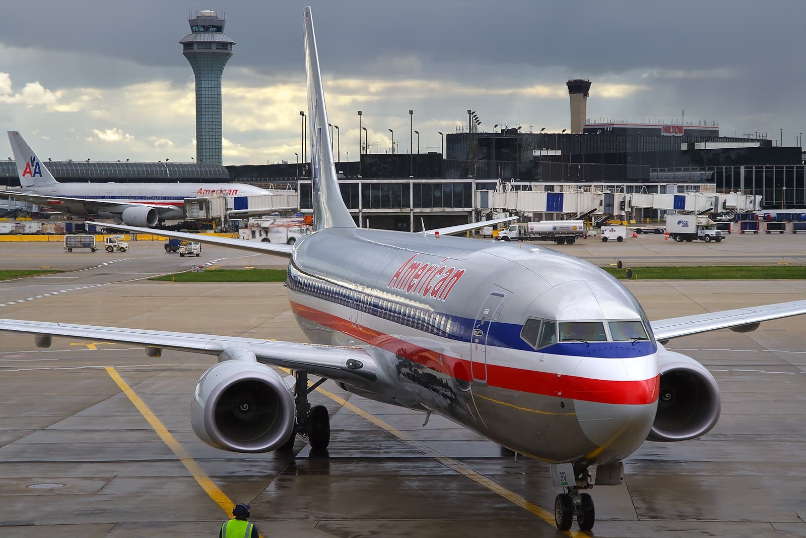 N826NN — Twin-engine aircraft