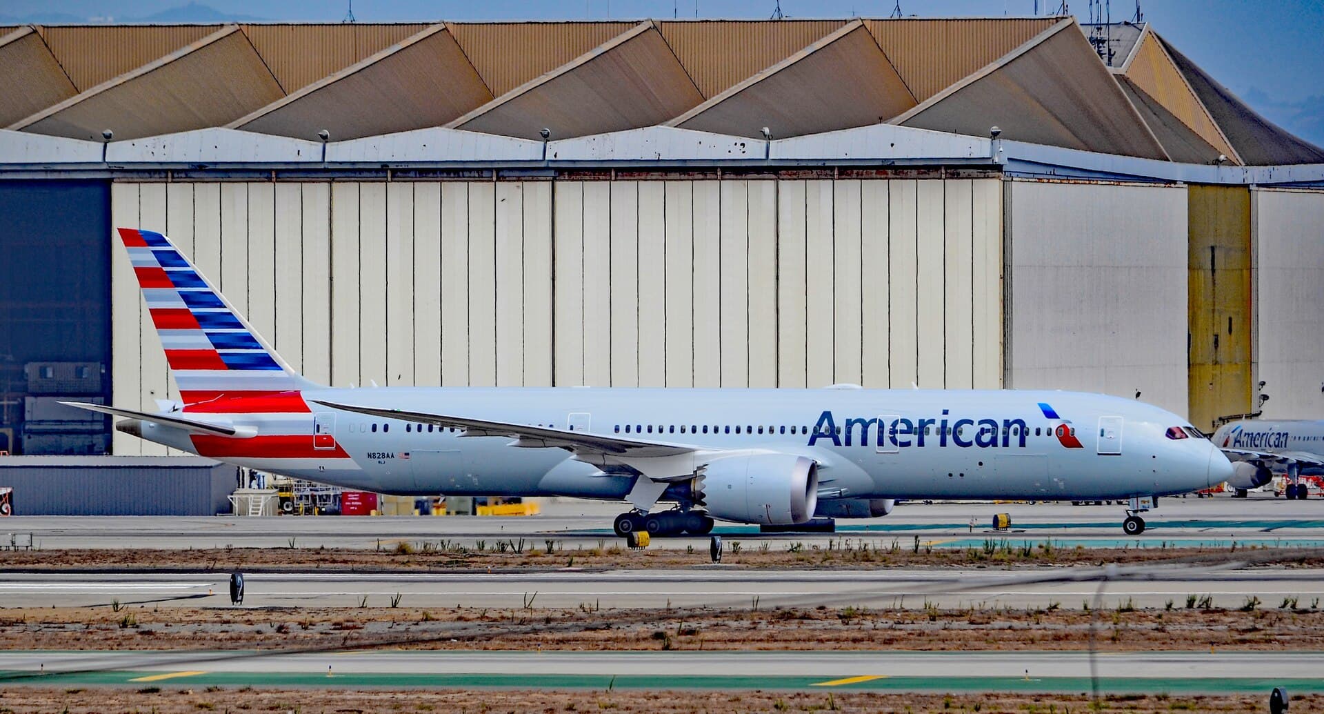 N828AA - Boeing