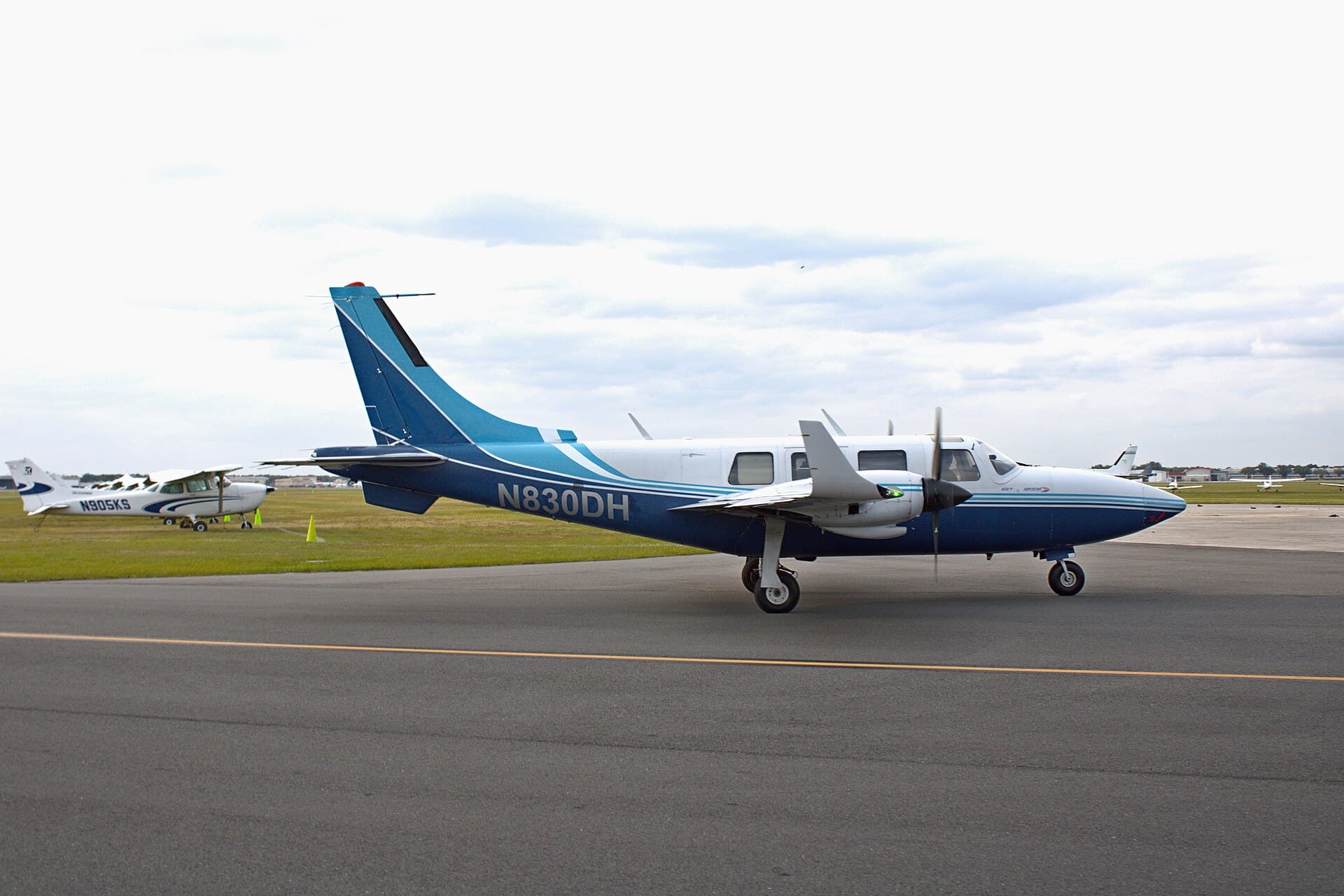 N830DH - Twin-engine aircraft