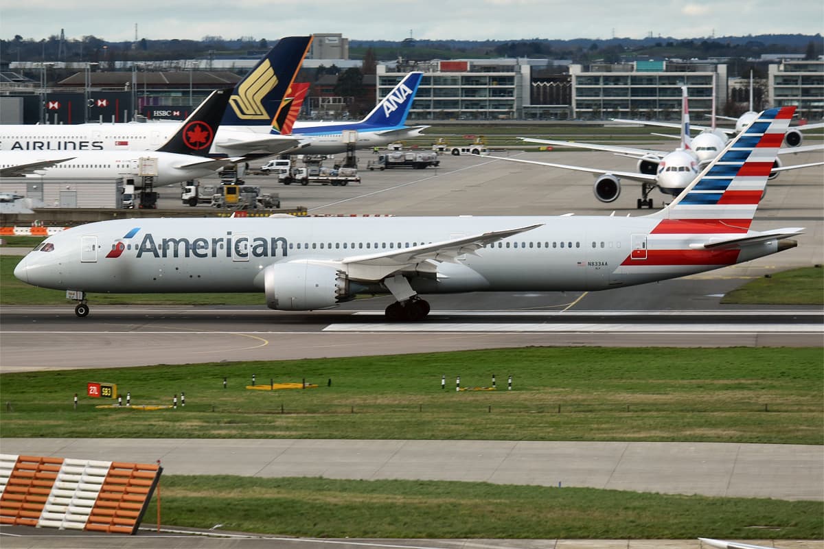 N833AA - Boeing