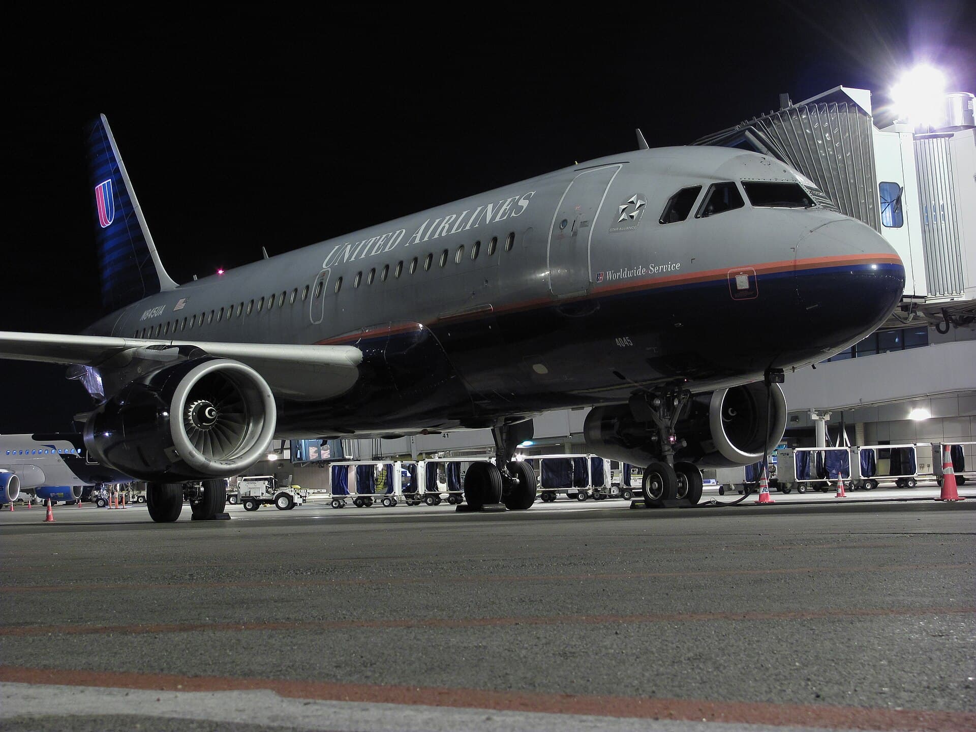N845UA - Aircraft