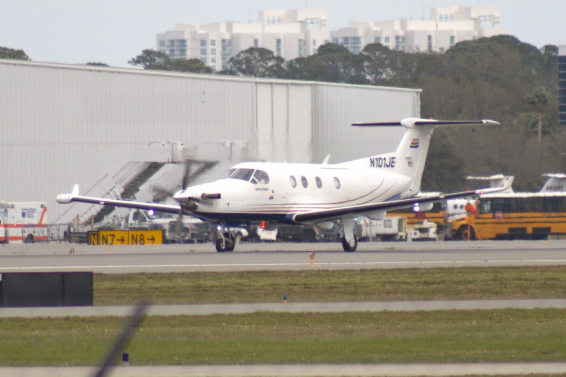 N101JE - Pilatus