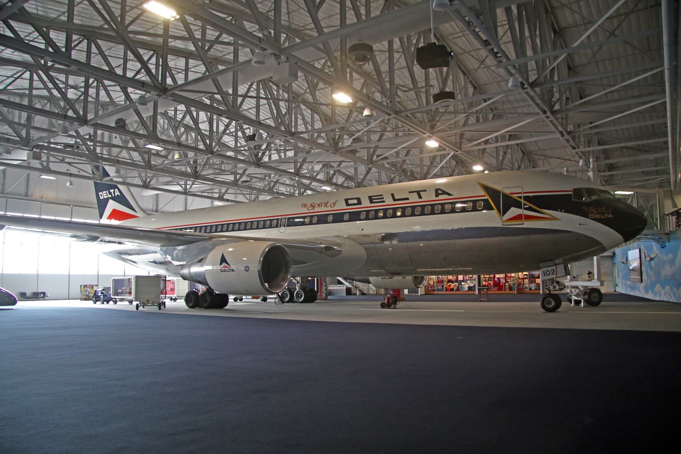 N102DA - Twin-engine aircraft