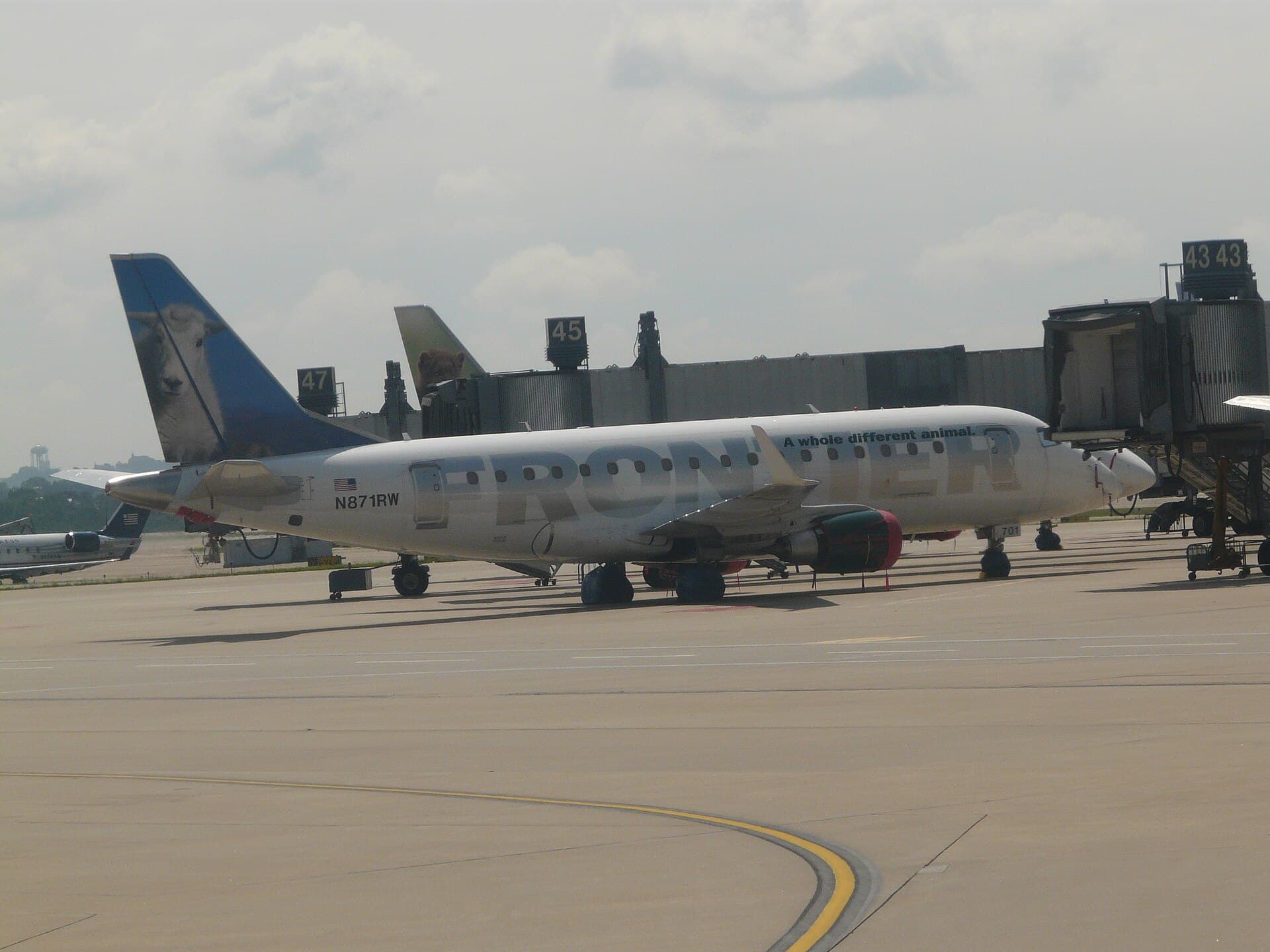 N871RW - Embraer