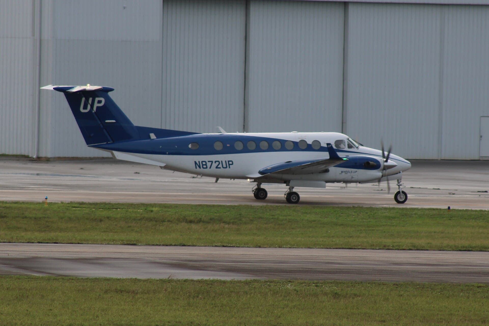 N872UP - Twin-engine aircraft