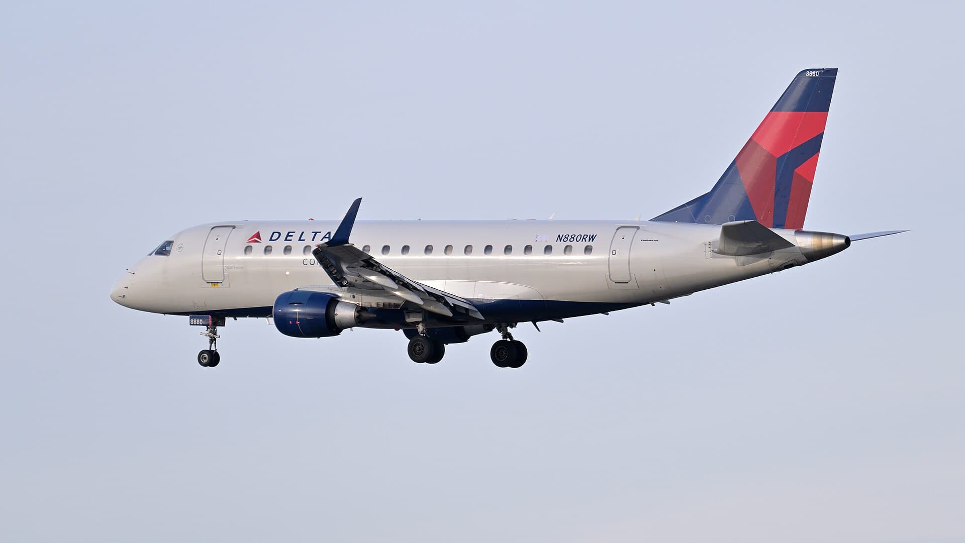 N880RW - Embraer