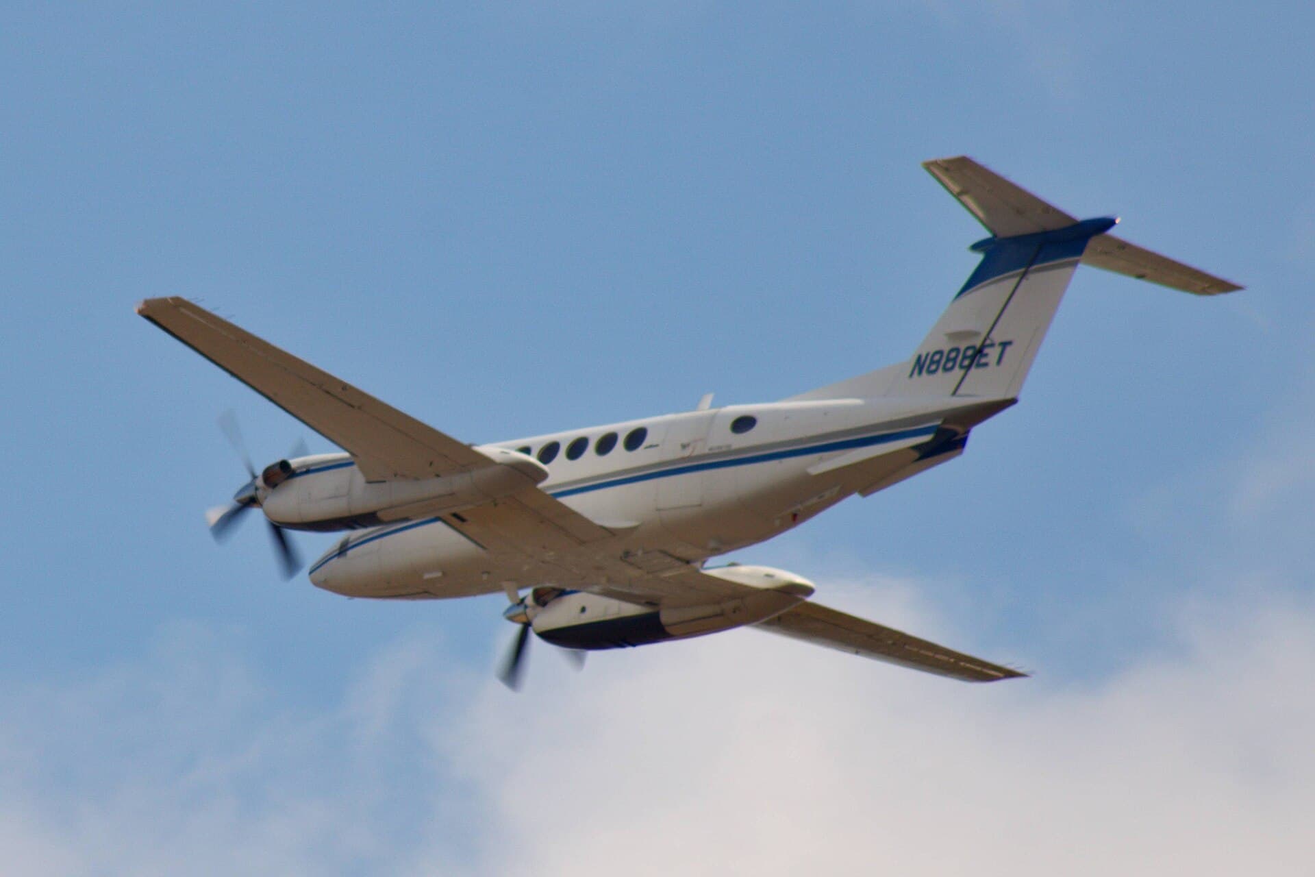 N888ET - Twin-engine aircraft