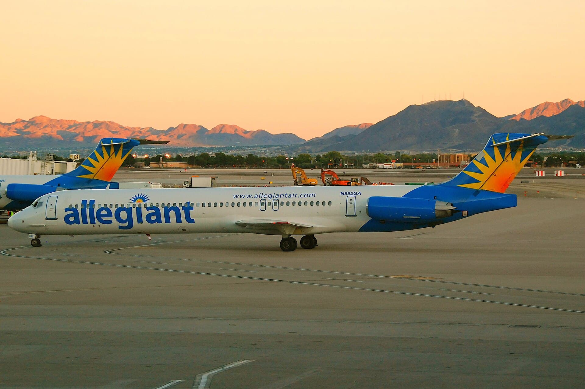 N892GA - Twin-engine aircraft