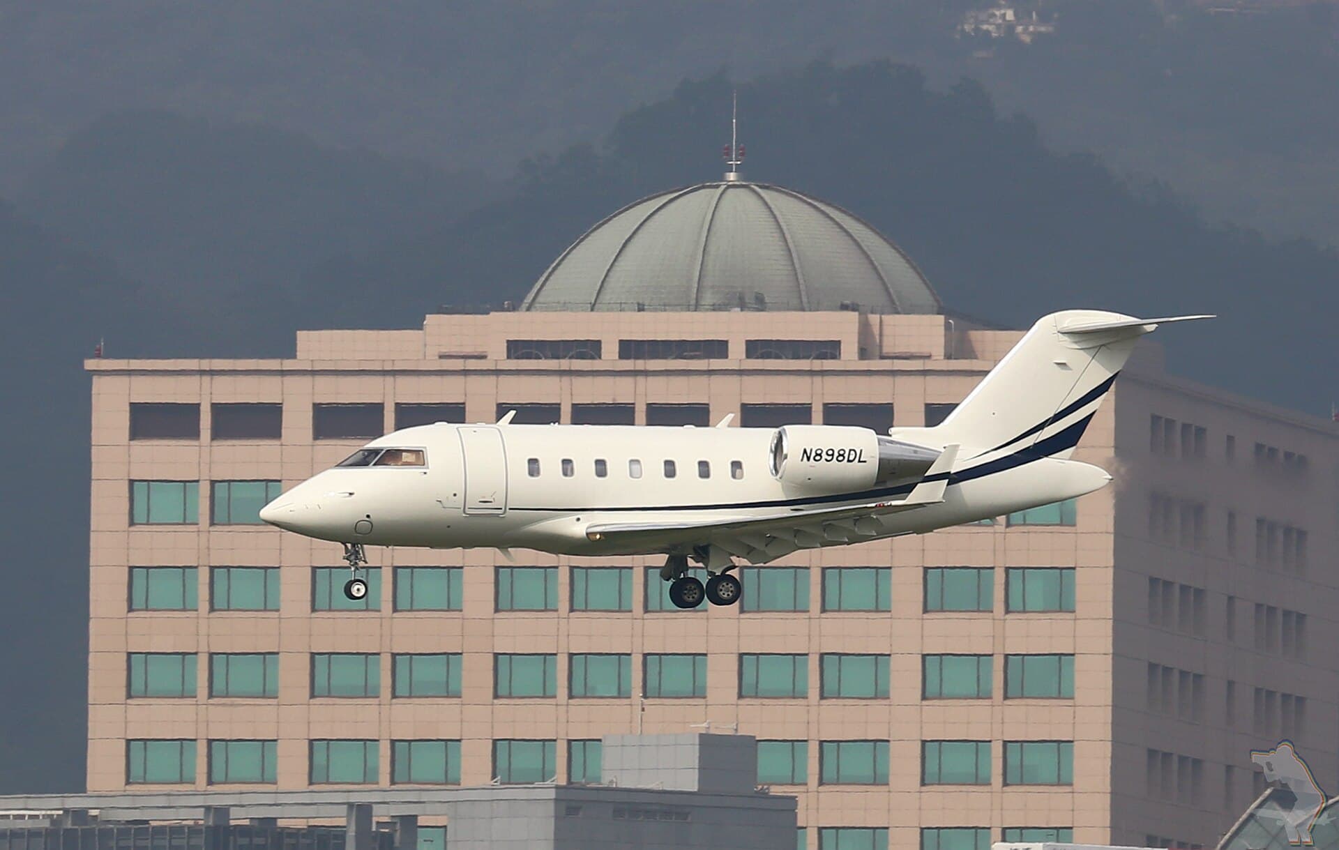 N898DL - Business jet