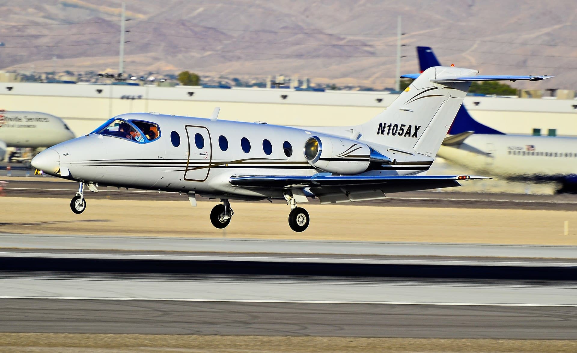 N105AX - Business jet