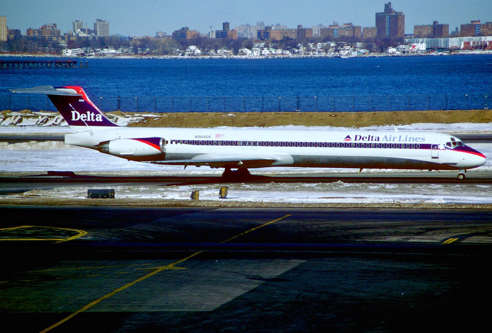 N904DE - Aircraft