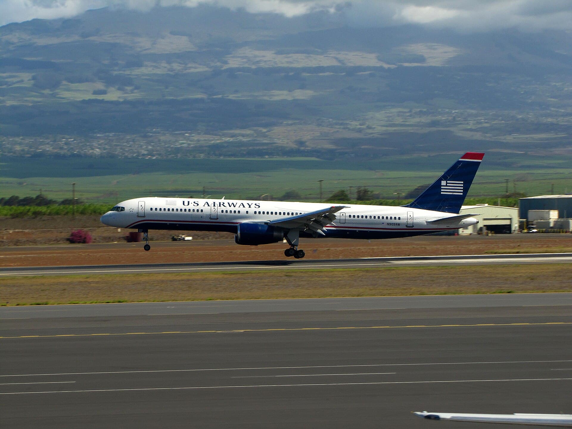 N905AW - Twin-engine aircraft