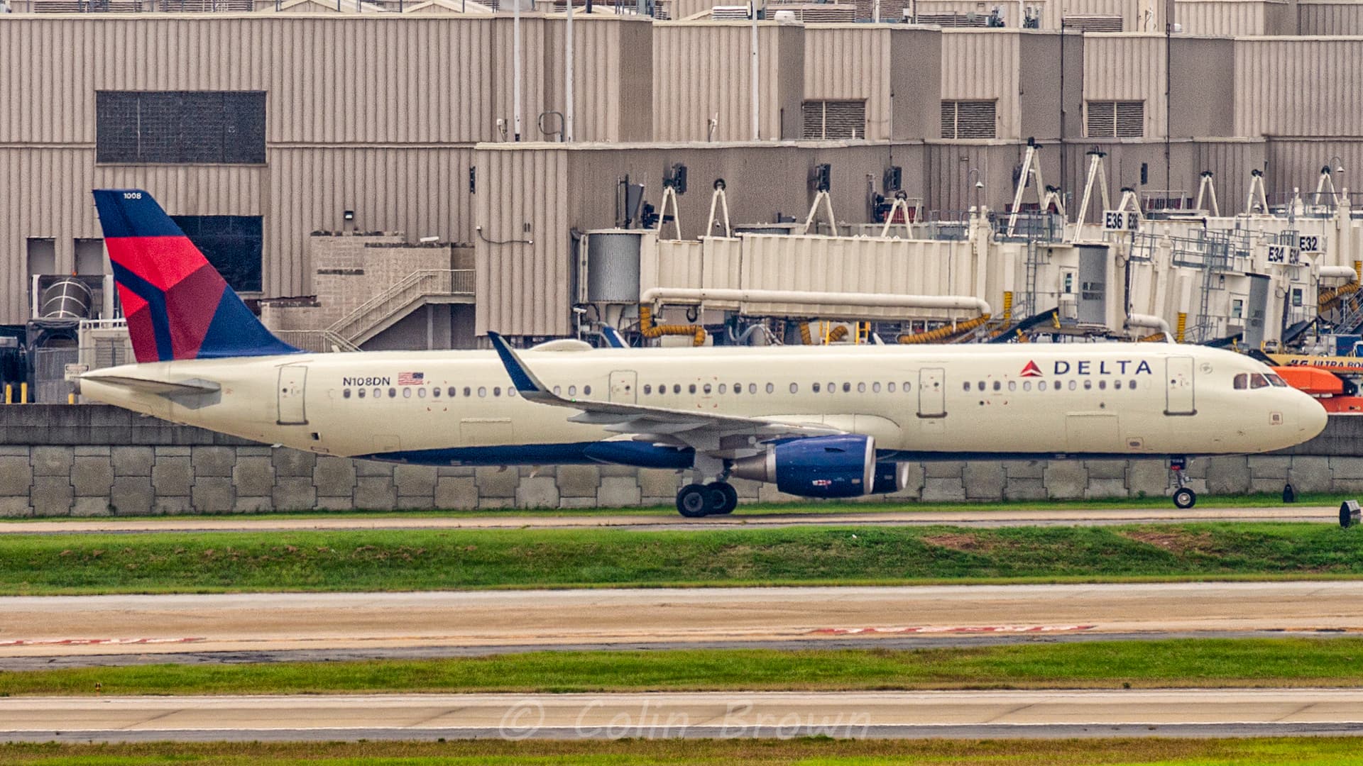 N108DN - Twin-engine aircraft