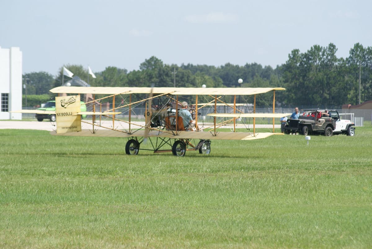 - Single-engine aircraft