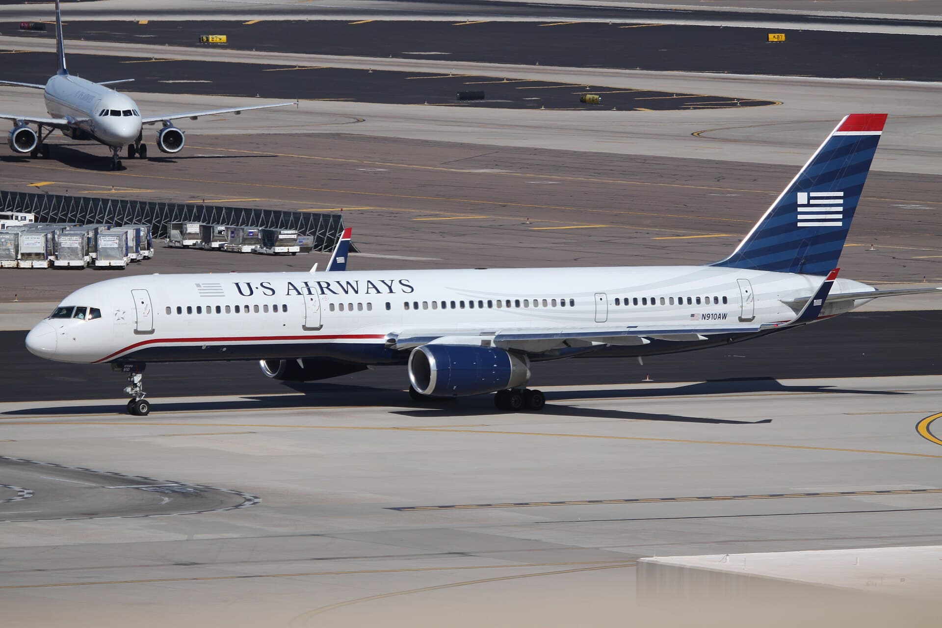 N910AW - Twin-engine aircraft